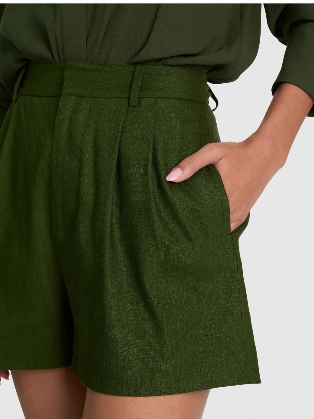 Alice + Olivia Olive Green Pleated High-Waist shorts